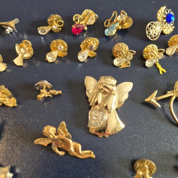 Assorted Angel Brooches and Pins - Picture 4 of 7